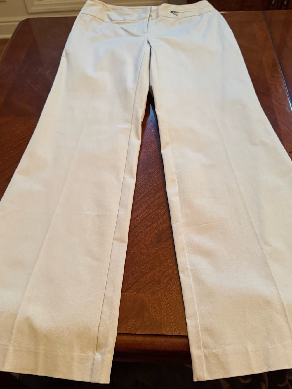 Ann Taylor Bootleg Light Khaki Pants
Size -6**NWT**